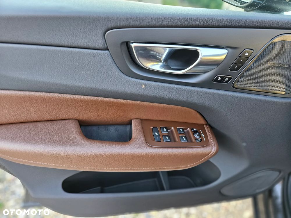 Volvo XC 60 B4 D AWD Essential - 16