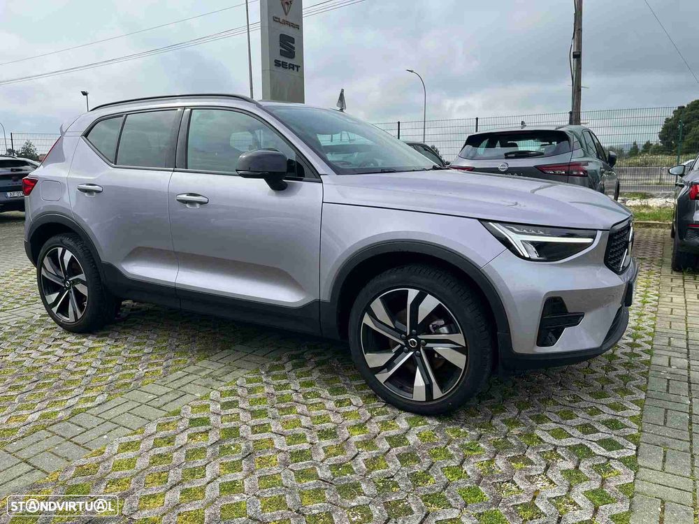 Volvo XC 40 2.0 B3 Plus Dark - 2