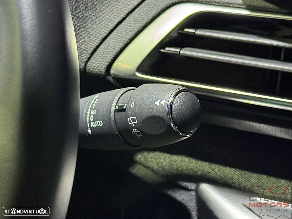 Peugeot 5008 1.2 Hybrid Allure Pack e-DCS6 - 25