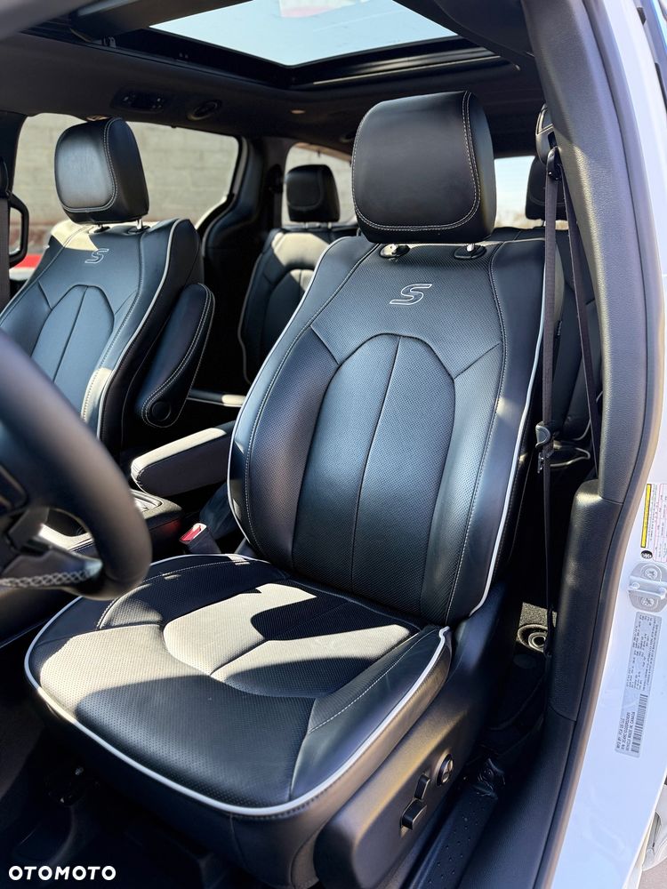 Chrysler Pacifica - 23