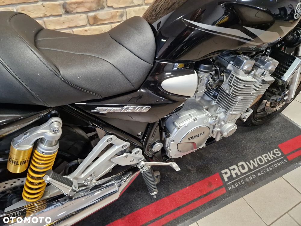 Yamaha XJR - 32
