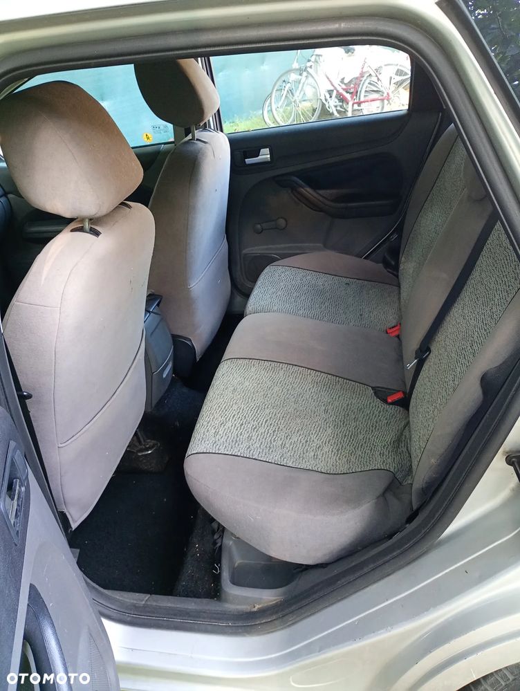 Ford Focus 1.6 TDCi Ambiente DPF - 9