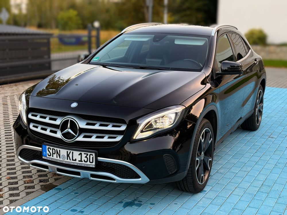 Mercedes-Benz GLA 220 d 4-Matic Urban - 3