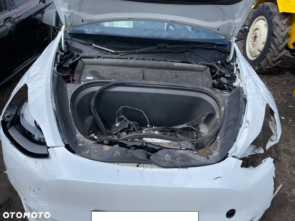 Tesla Model Y Long Range Dual Motor AWD - 32