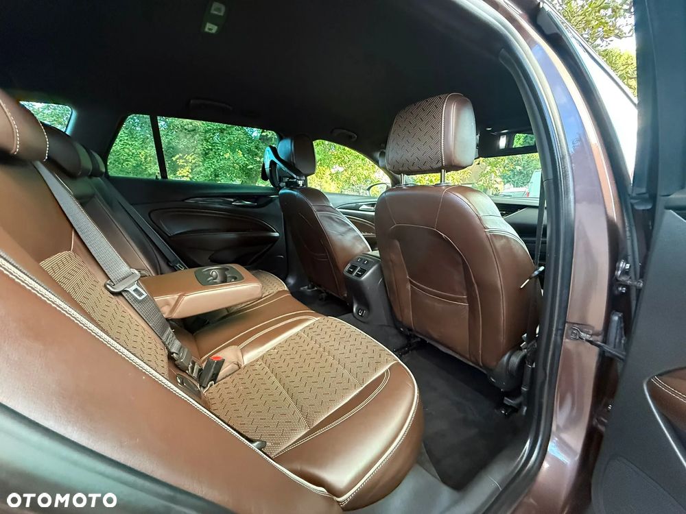Opel Insignia CT 2.0 T 4x4 Exclusive S&S - 25
