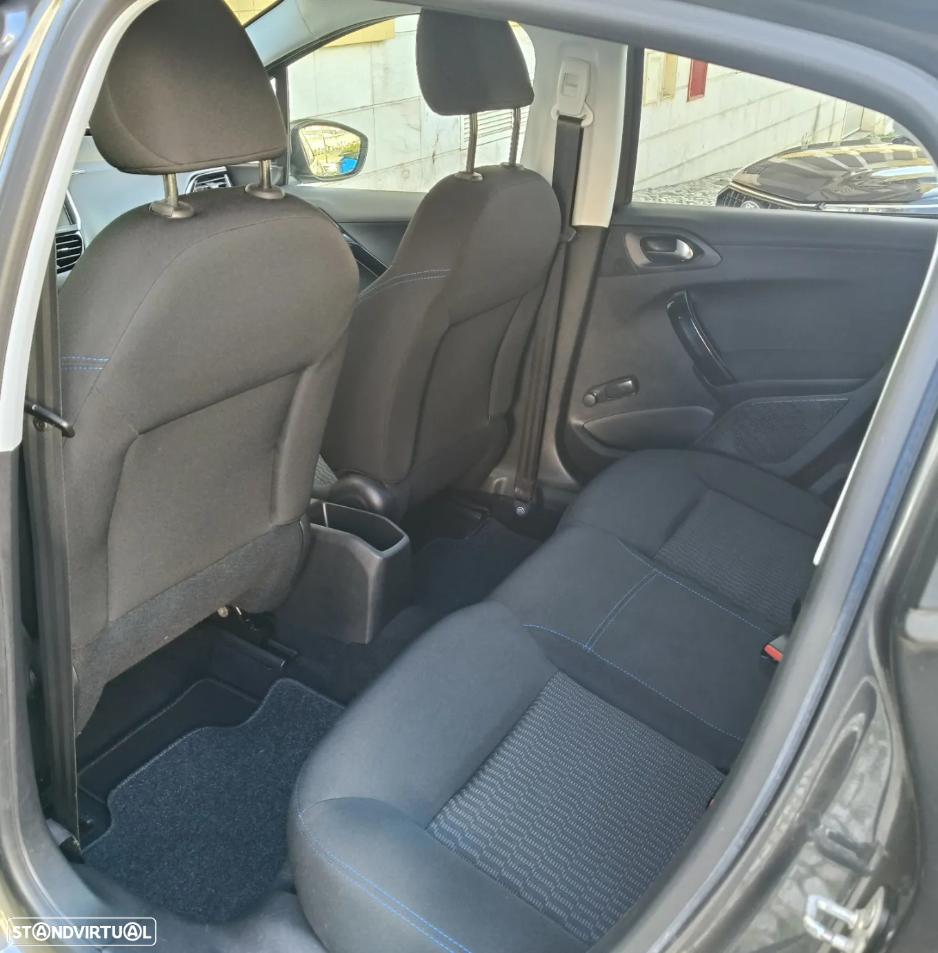 Peugeot 208 1.5 BlueHDi Signature - 24