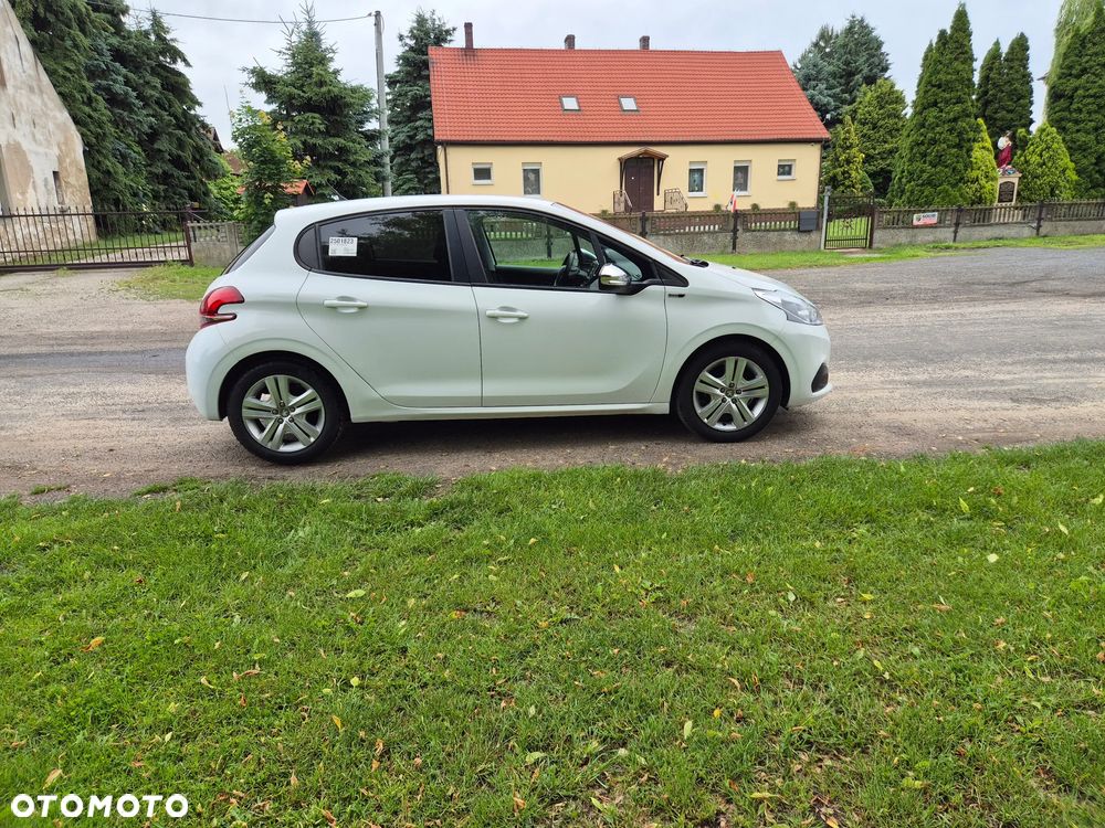 Peugeot 208 - 5