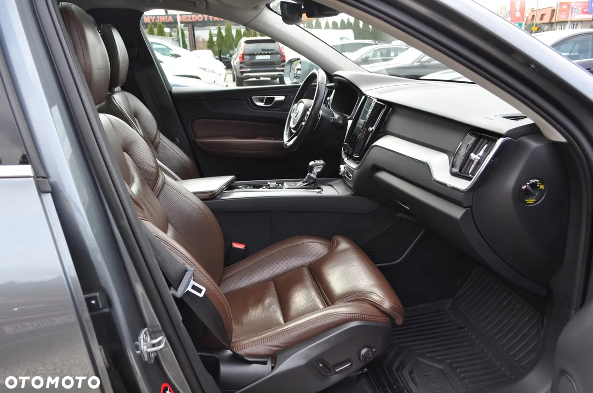 Volvo XC 60 D5 SCR AWD Inscription - 23