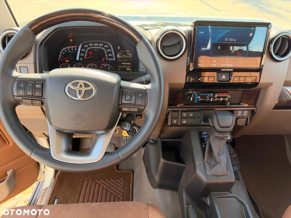 Toyota Land Cruiser - 10
