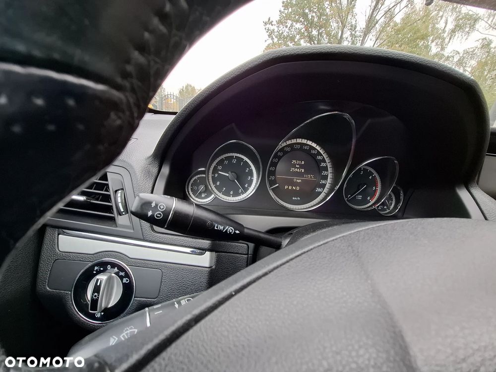 Mercedes-Benz Klasa E - 33