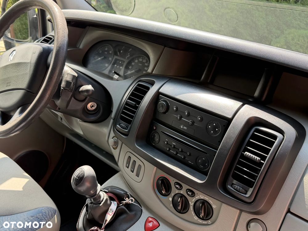 Renault Trafic Passenger - 26