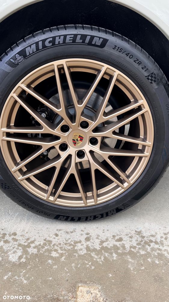 Porsche Cayenne Turbo GT - 18