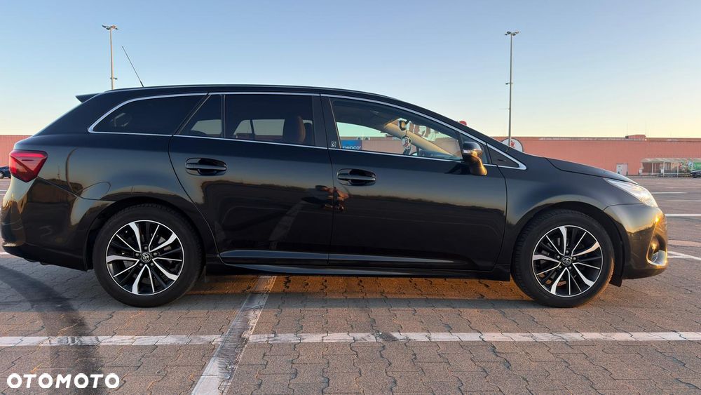 Toyota Avensis Touring Sports 1.8 Team Deutschland - 6