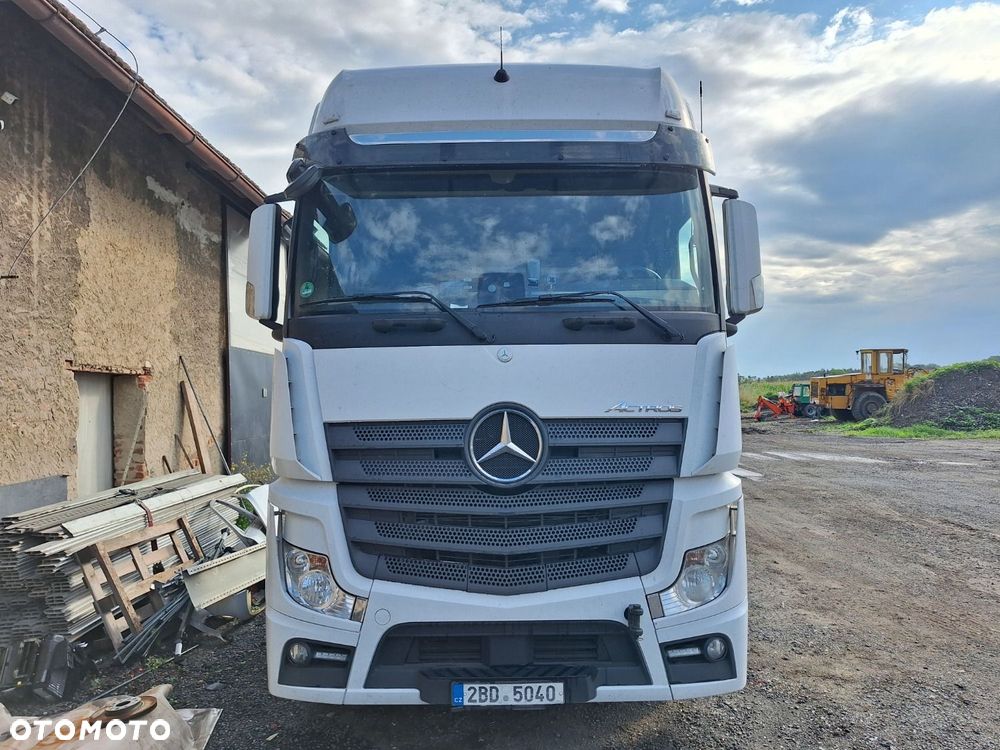Versalift Actros 1845 - 2