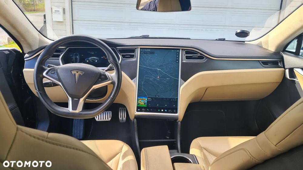 Tesla Model S - 18