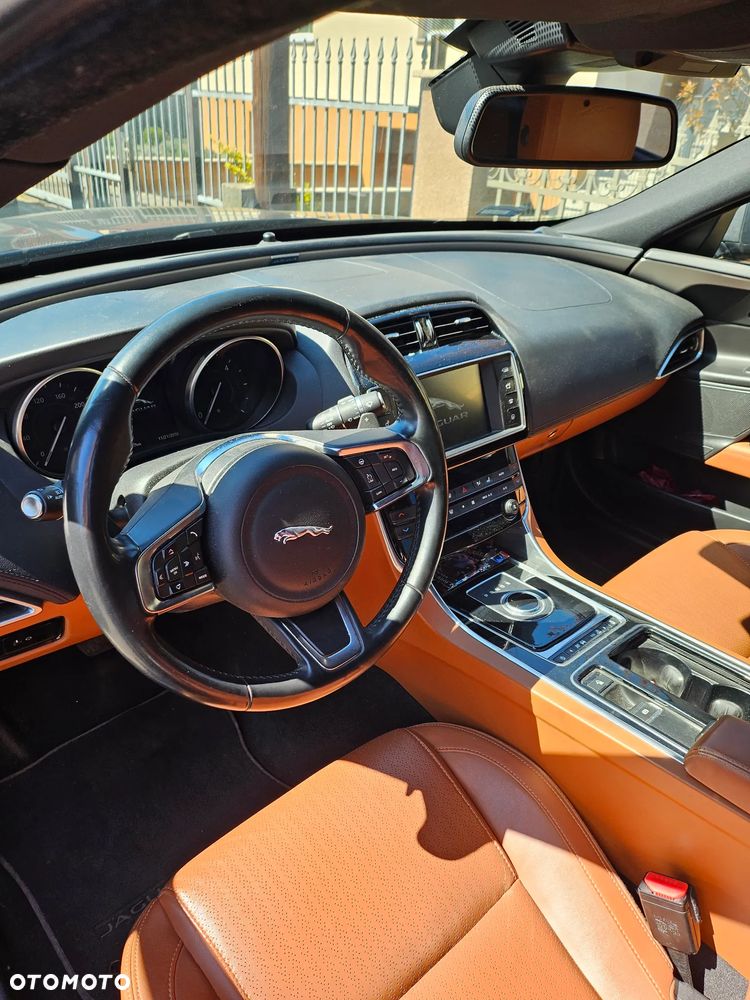 Jaguar XE 2.0 D AWD R-Sport - 7