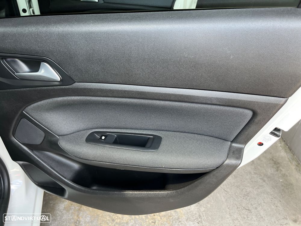 Peugeot 308 PureTech 130 GPF EAT8 Stop & Start Allure Pack - 27