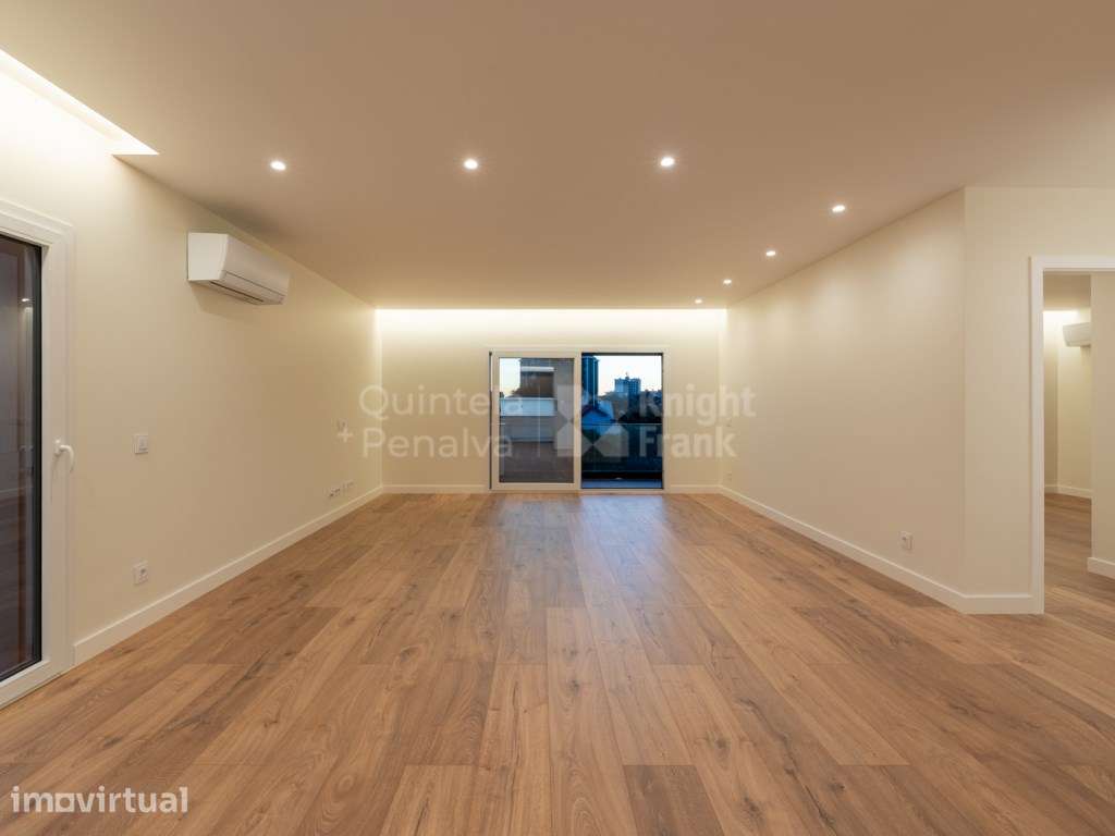 Apartamento T3 com garagem junto ao centro de Cascais - Grande imagem: 2/31