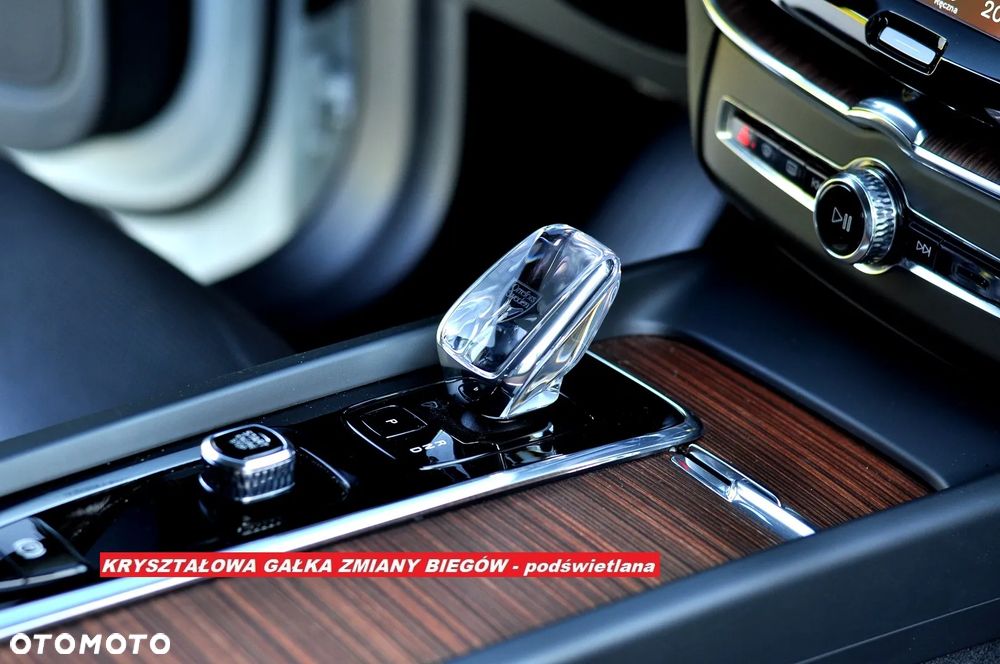 Volvo XC 60 B4 D Plus Dark - 25