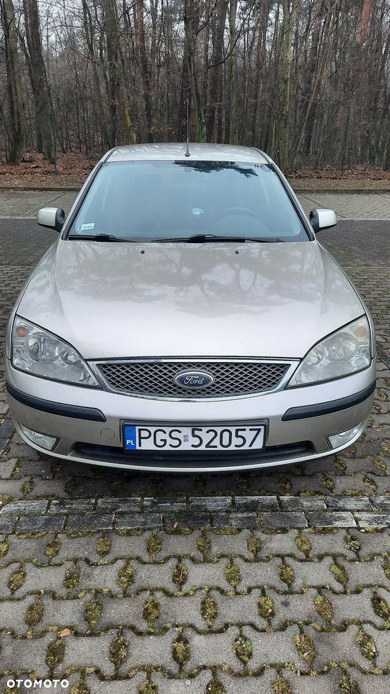 Ford Mondeo 1.8 Ambiente - 2