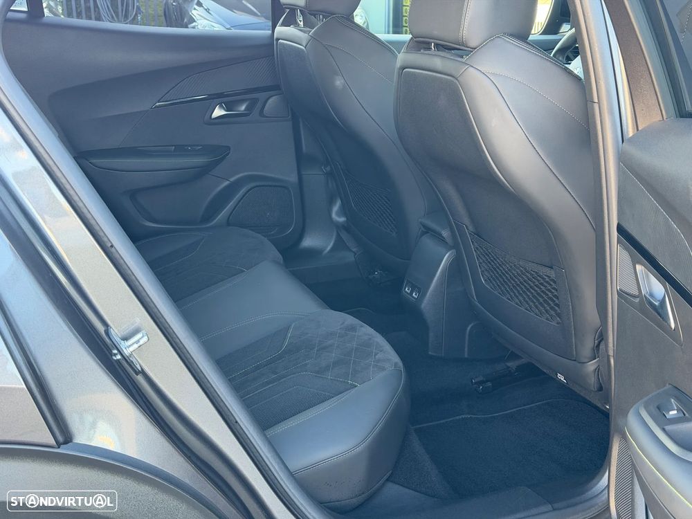 Peugeot 2008 PureTech 130 EAT8 GT - 13