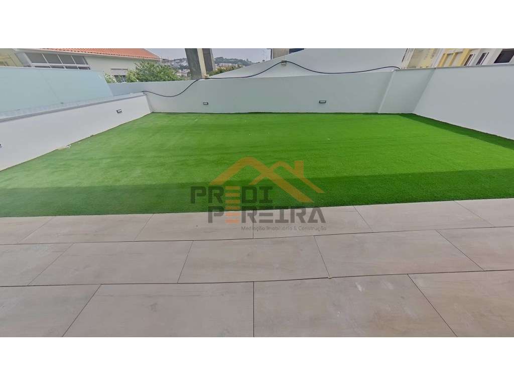Situado no centro de Caneças, magnífico apartamento T3 com terraço ... - Grande imagem: 5/43