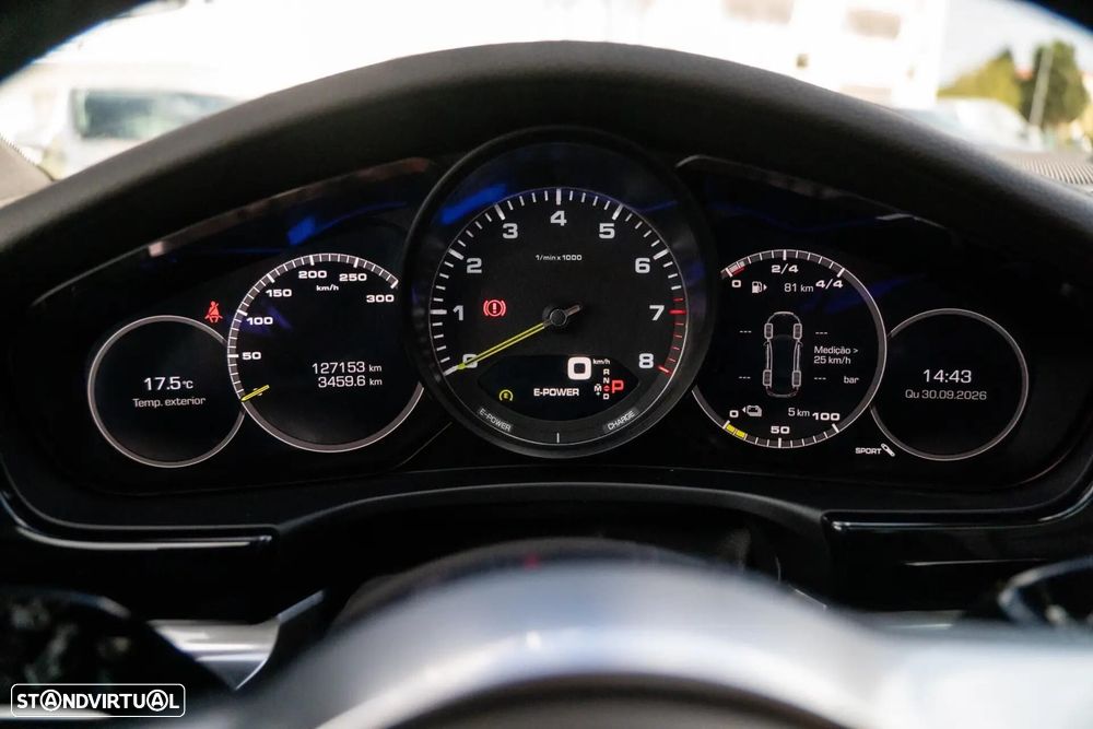Porsche Panamera 4 E-Hybrid Platinum Edition - 17