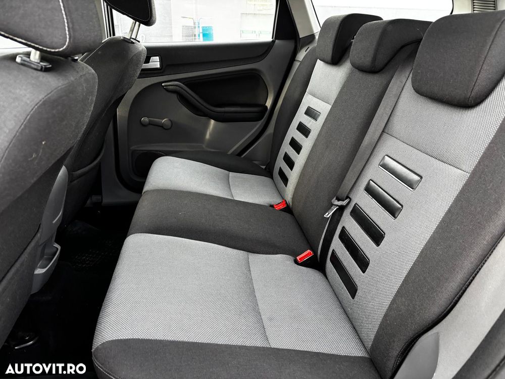 Ford Focus Turnier 1.6 TDCi ECOnetic 88g Start-Stopp-Sy Titanium - 10