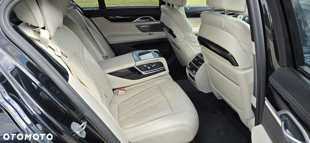 BMW Seria 7 750i xDrive sport - 11