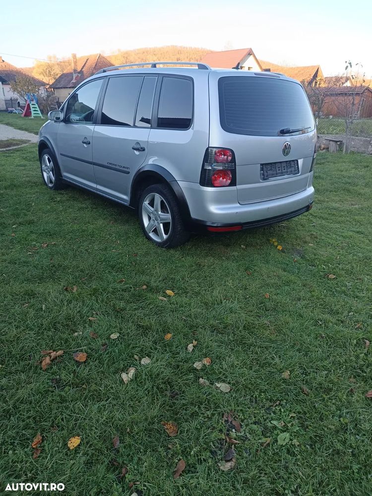 Volkswagen Touran 2.0 TDI DPF Cross - 4