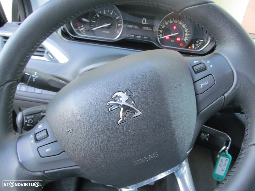 Peugeot 208 PureTech 82 Stop & Start Signature - 18