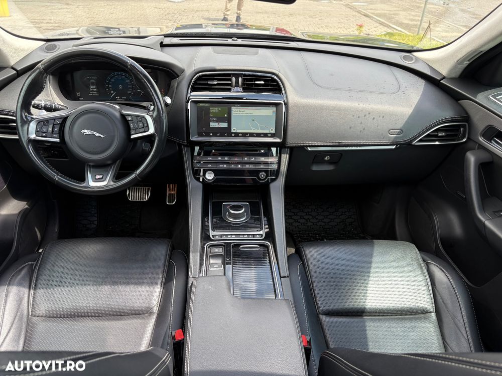 Jaguar F-Pace 30d AWD S - 6
