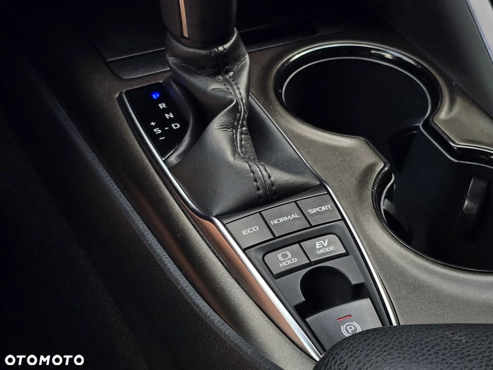 Toyota Camry 2.5 Hybrid Comfort CVT - 24