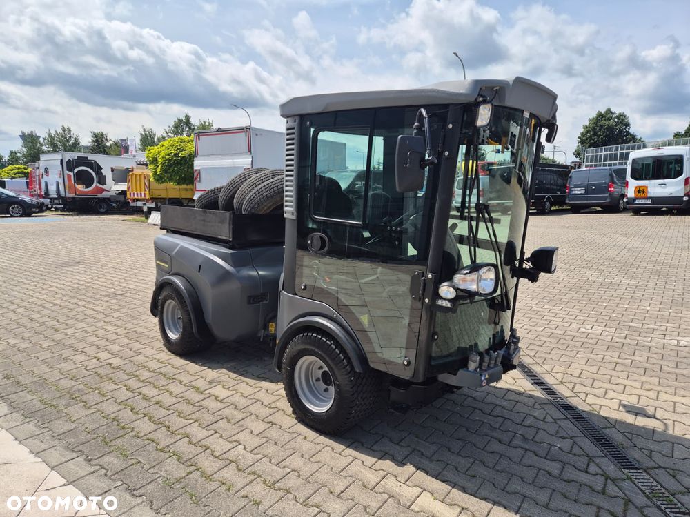 Kaercher MC 130 Adv. / KOMUNALNA MASZYNA DROGOWA / NOŚNIK OSPRZĘTU W KLASIE 3500KG / WYWROTKA / 2 KOMPLETYM KÓŁ / 4X4 / DIESEL KUBOTA 4 CYLINDRY / MOŻLIWY TRANSPORT - 5