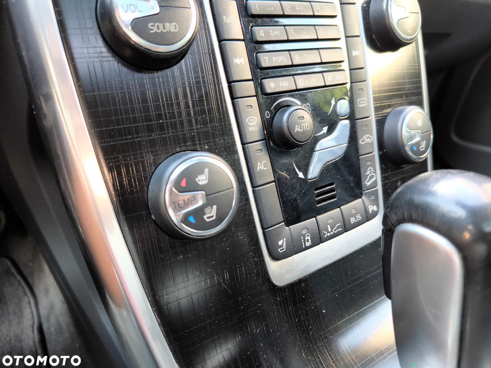 Volvo XC 70 D5 AWD Geartronic Summum - 4