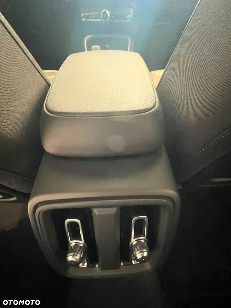 Volvo XC 40 B4 AWD Plus Dark - 29