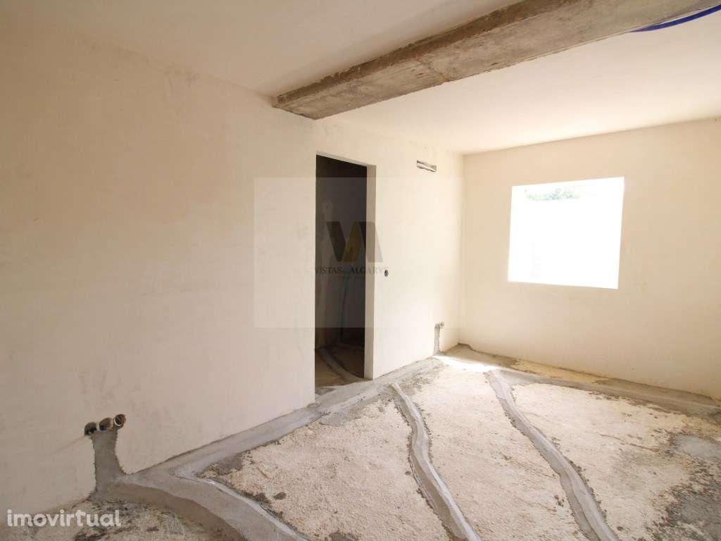 Moradia com Obra Avançada | Potencial de Valorização Imediata - Grande imagem: 5/9