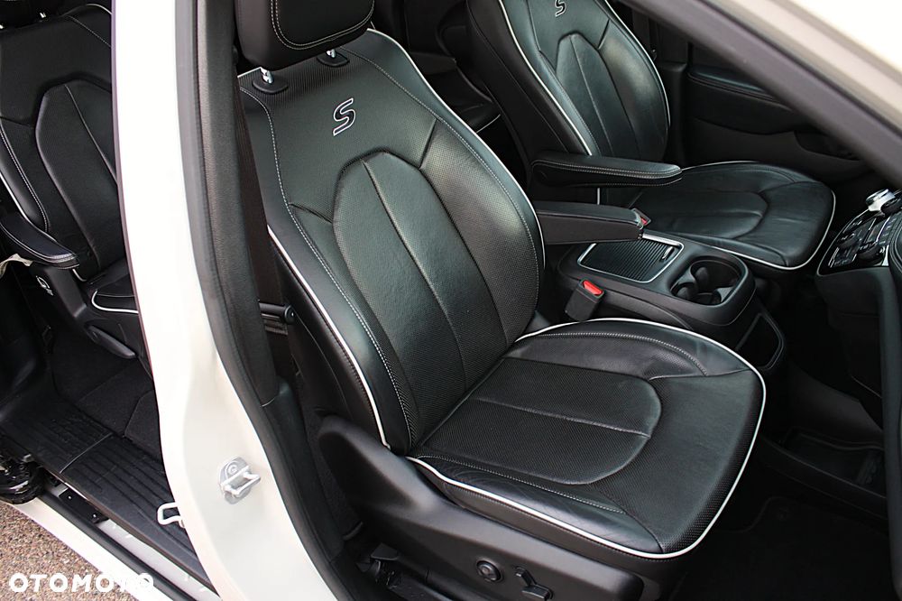 Chrysler Pacifica - 20