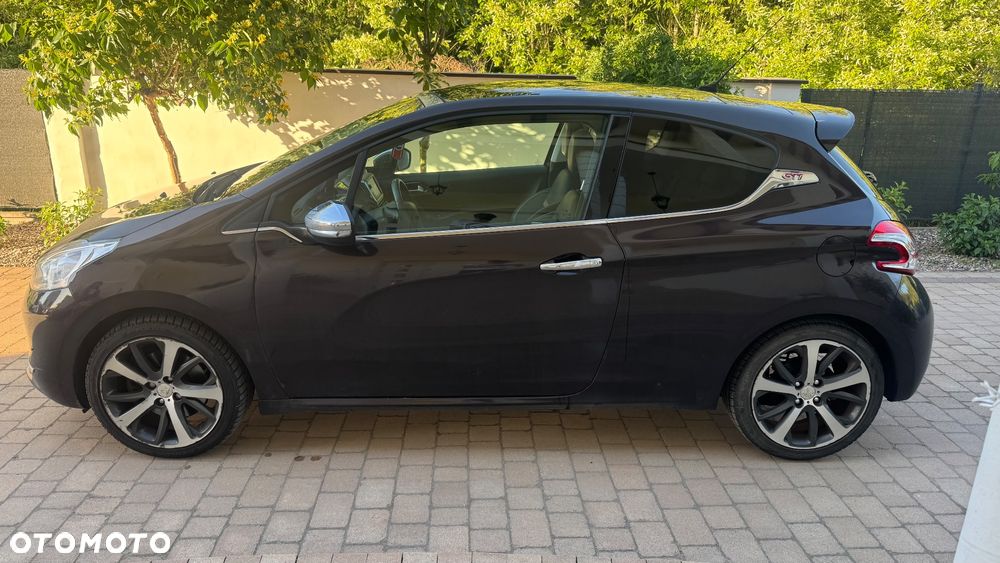 Peugeot 208 - 11
