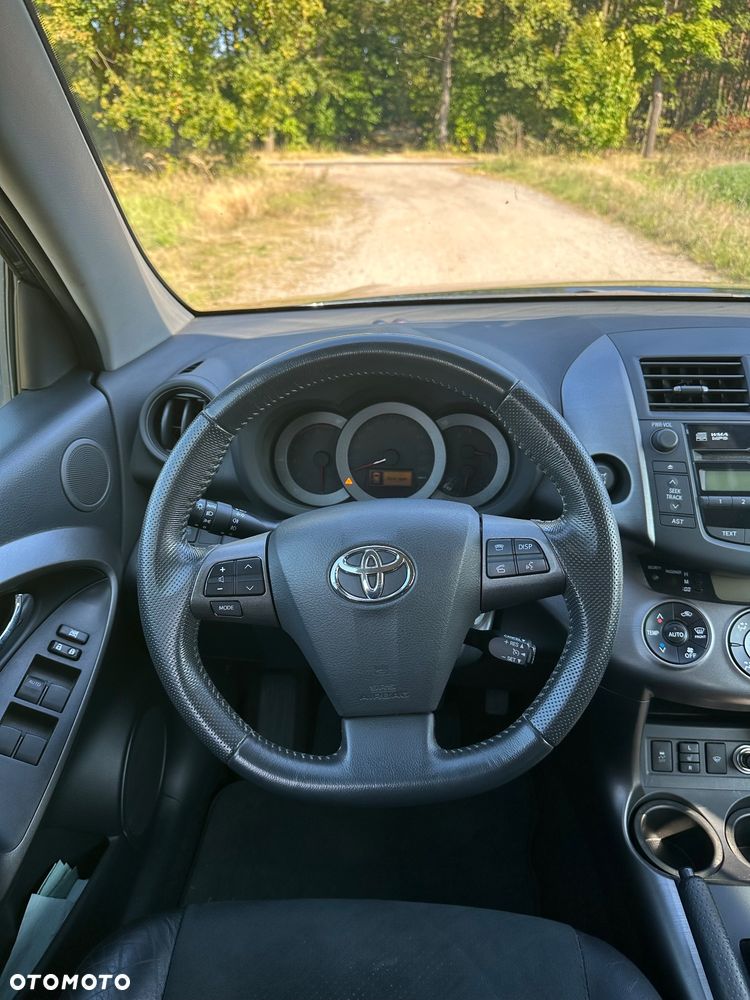 Toyota RAV4 - 23