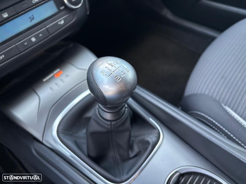 Toyota Avensis SD 2.0 D-4D Exclusive+GPS - 16