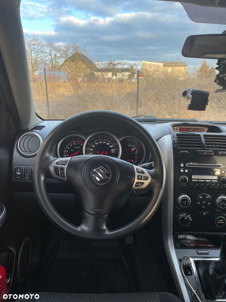 Suzuki Grand Vitara 2.0 - 7