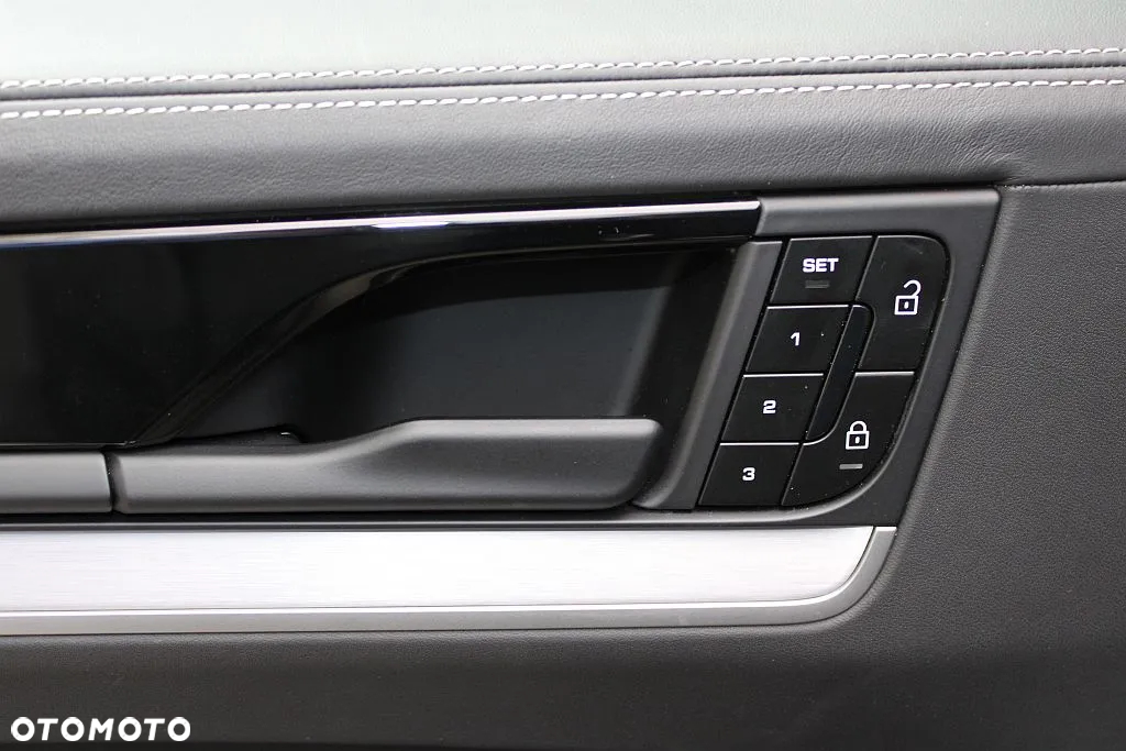 Porsche Cayenne Turbo E-Hybrid PHEV - 14