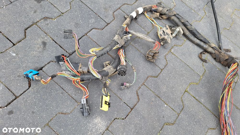 John Deere seria 6000, 6600 6400 6300 AL82335 instalacja elektryczna wiazka kabiny 6800 - 7