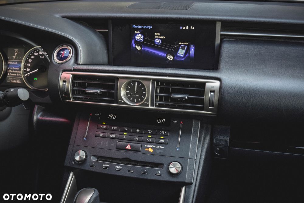 Lexus IS 300h F Impression EU6 - 19