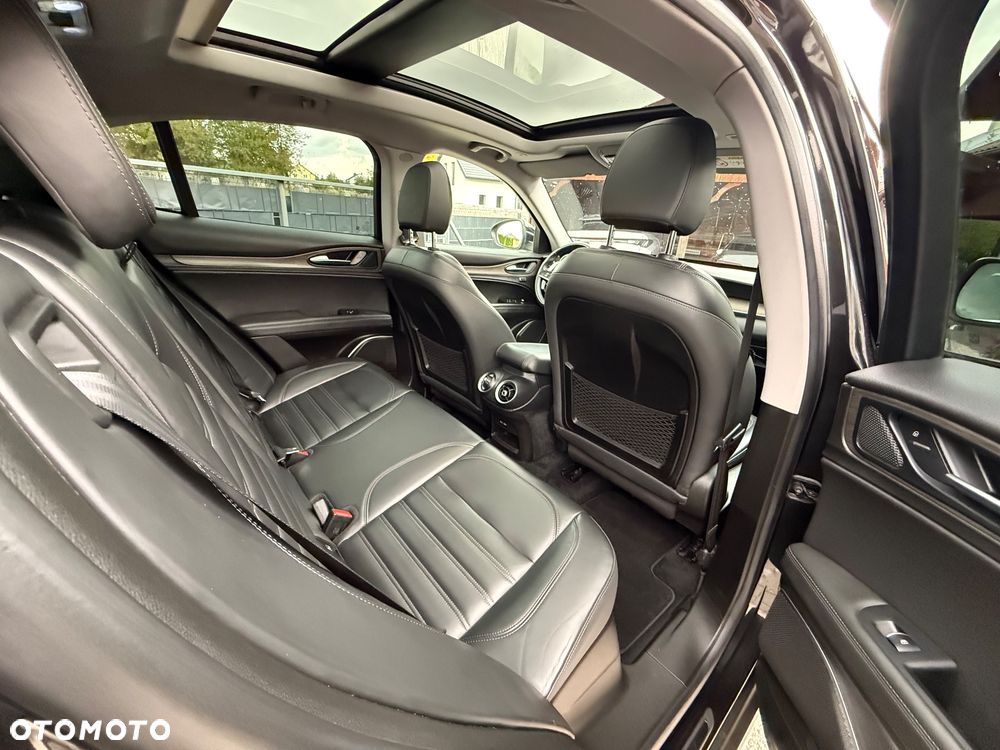 Alfa Romeo Stelvio - 13
