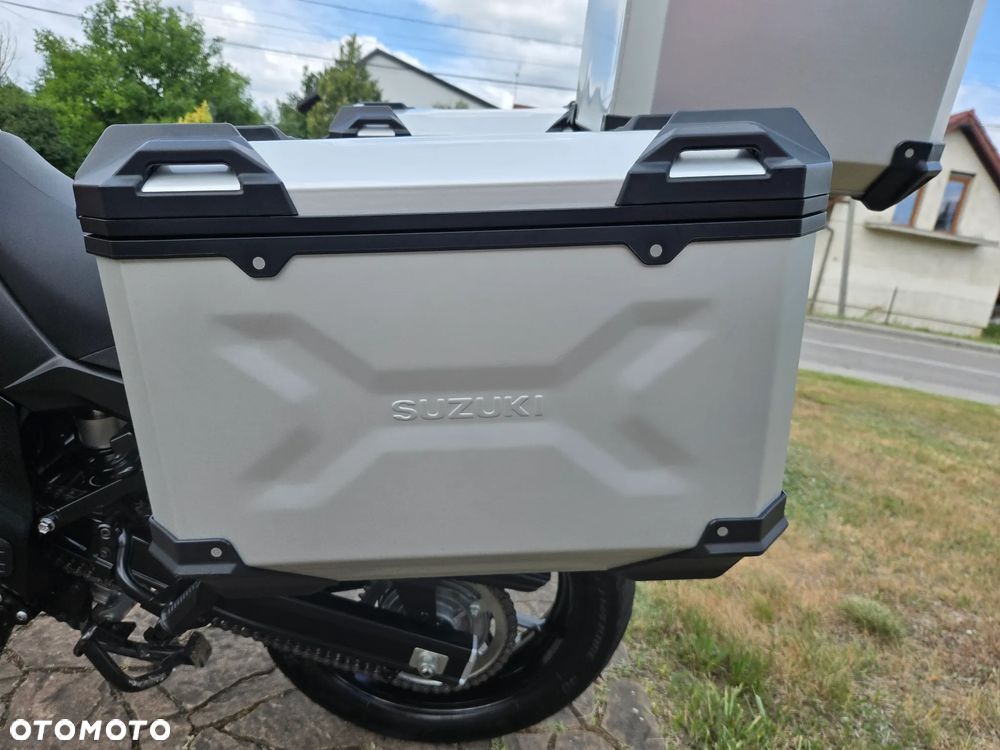 Suzuki V-STROM - 10