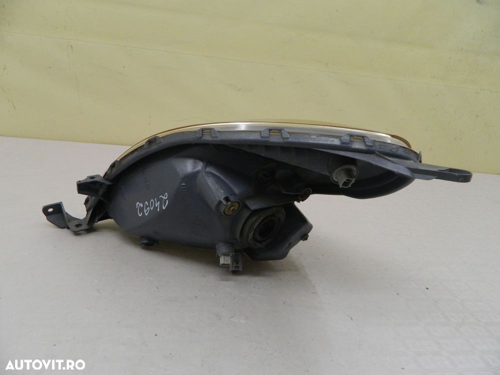 Far dreapta Toyot Yaris Verso, 1999, 2000, 2001, 2002, 2003, 2004, 2005. - 5