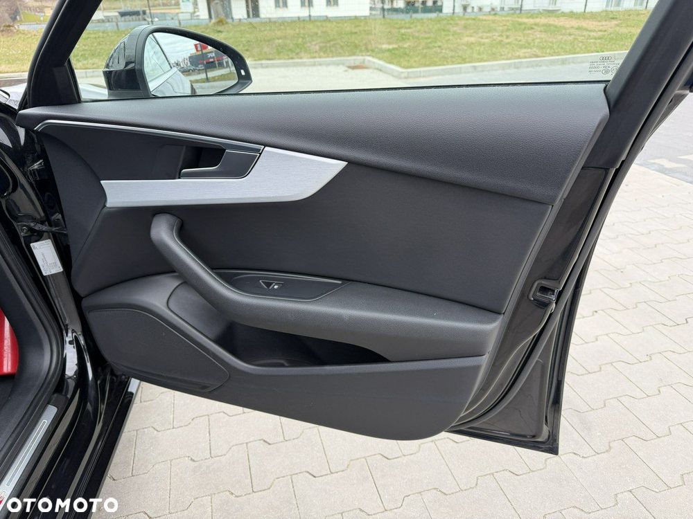 Audi A4 Avant 35 TDI S tronic sport - 32