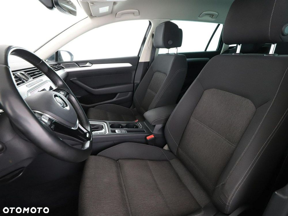 Volkswagen Passat - 14